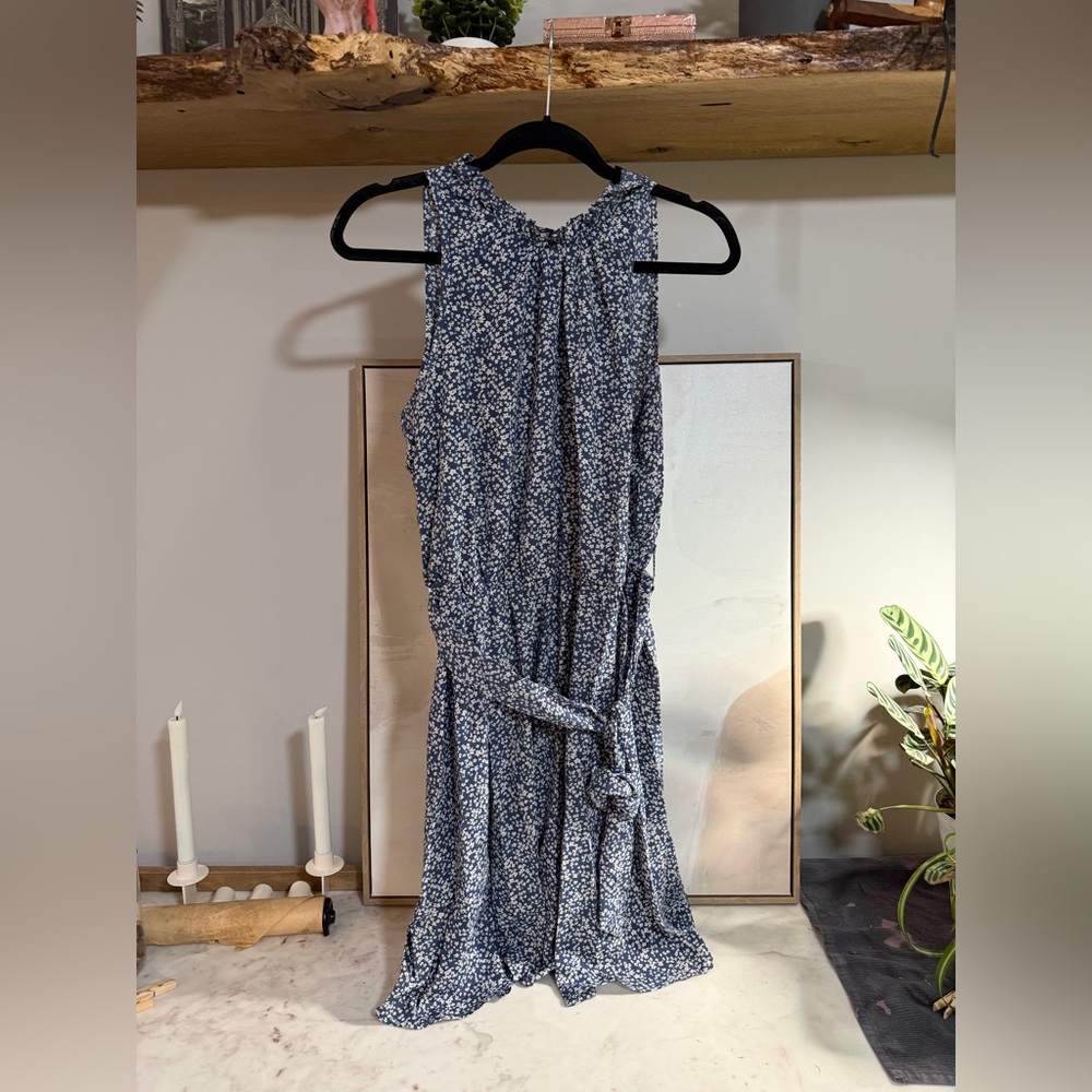 NET BTFBM Floral Tie-Waist High Neck Sleeveless Keyhole Neck Mini Dress in Blue